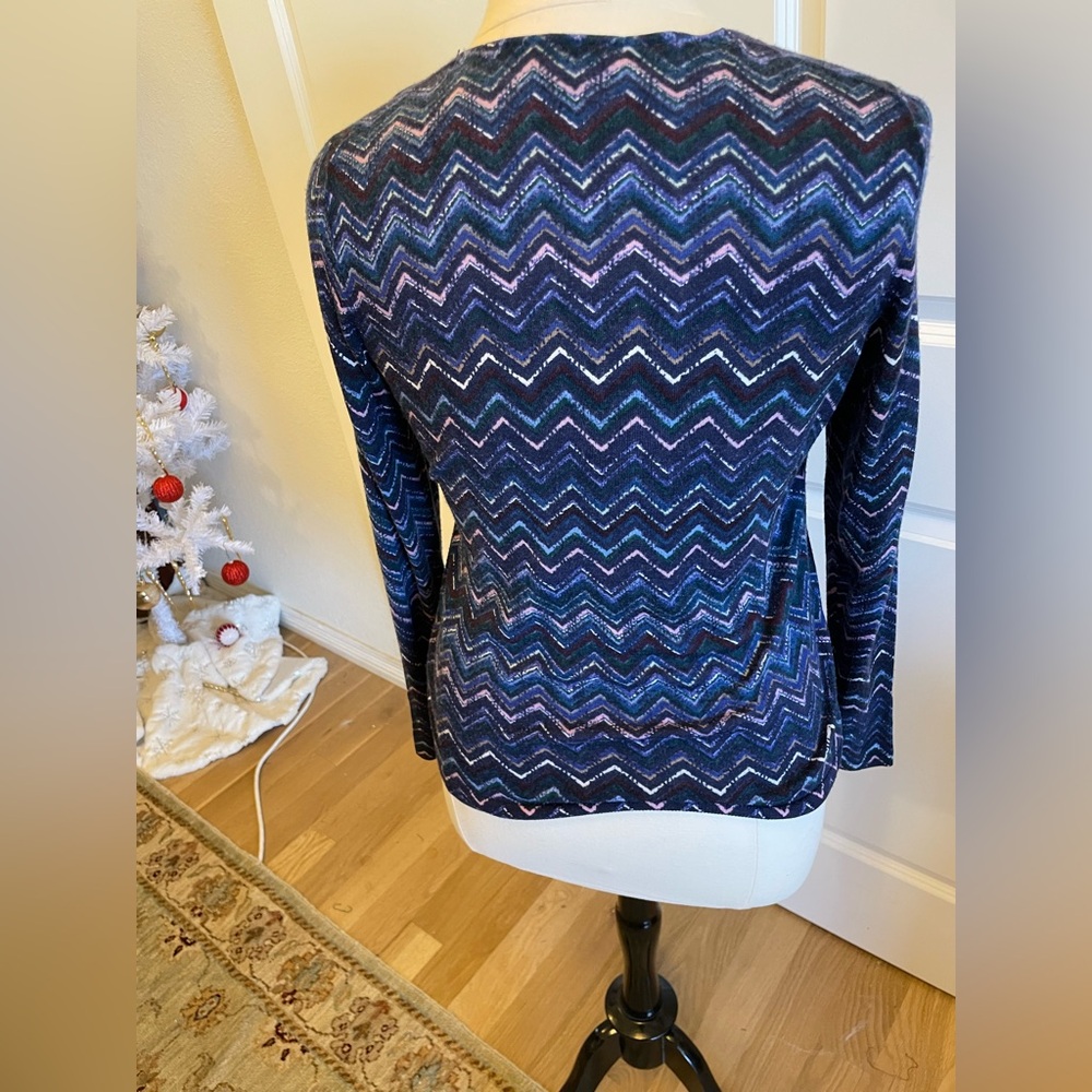Navy and White Chevron Pattern on this 100% Merino Wool Sweater - Picture 7 of 7